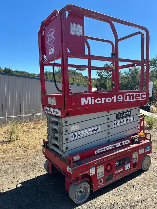 2018 MEC MICRO 19 Scissor Lift