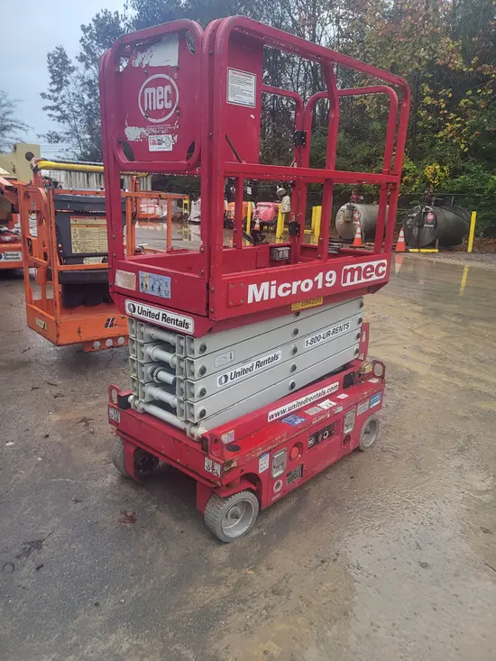 2018 MEC MICRO 19 Scissor Lift