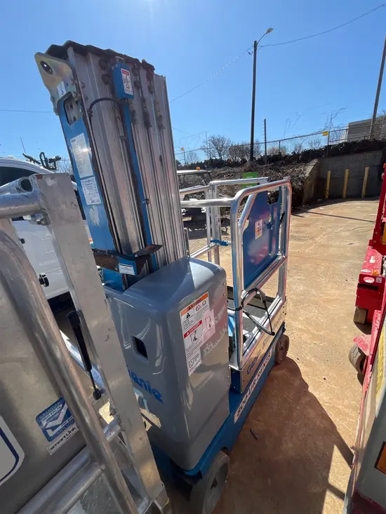 2018 Genie GR-20 Self-Propelled One-Person Lift