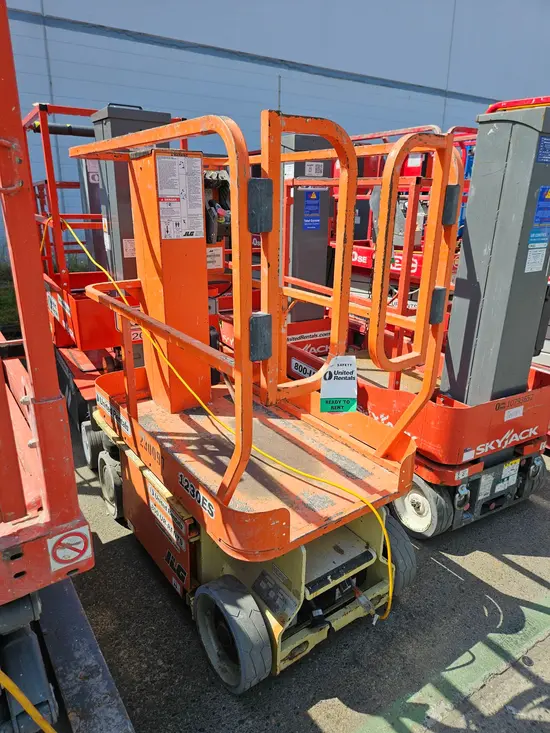 2019 JLG 1230ES Self-Propelled One-Person Lift