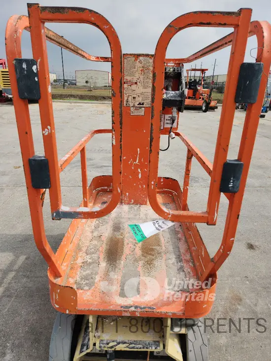 2019 JLG 1230ES Self-Propelled One-Person Lift