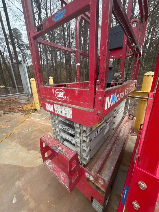 2018 MEC MICRO 19 Scissor Lift