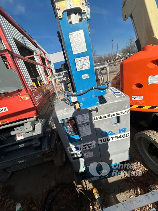 2017 Genie GR-20 Self-Propelled One-Person Lift