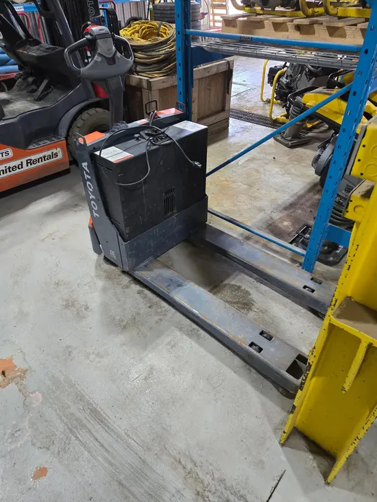 2022 Toyota 8HBW23 Jack