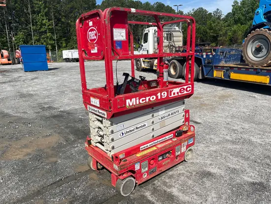 2019 MEC MICRO 19 Scissor Lift