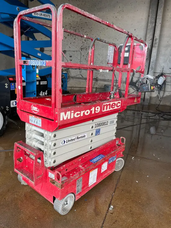 2018 MEC MICRO 19 Scissor Lift