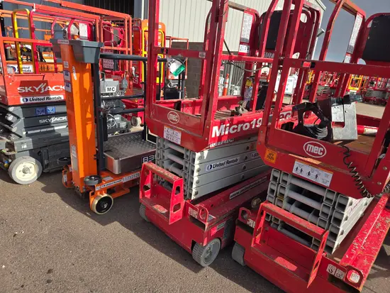 2018 MEC MICRO 19 Scissor Lift