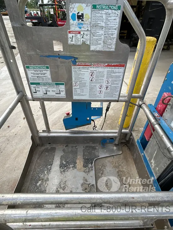 2018 Genie GR-20 Self-Propelled One-Person Lift