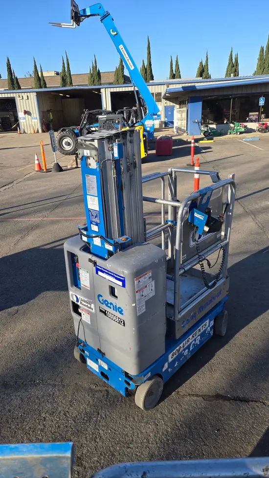 2018 Genie GR-20 Self-Propelled One-Person Lift