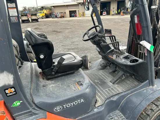 2018 Toyota 8FGU30 Warehouse Forklift