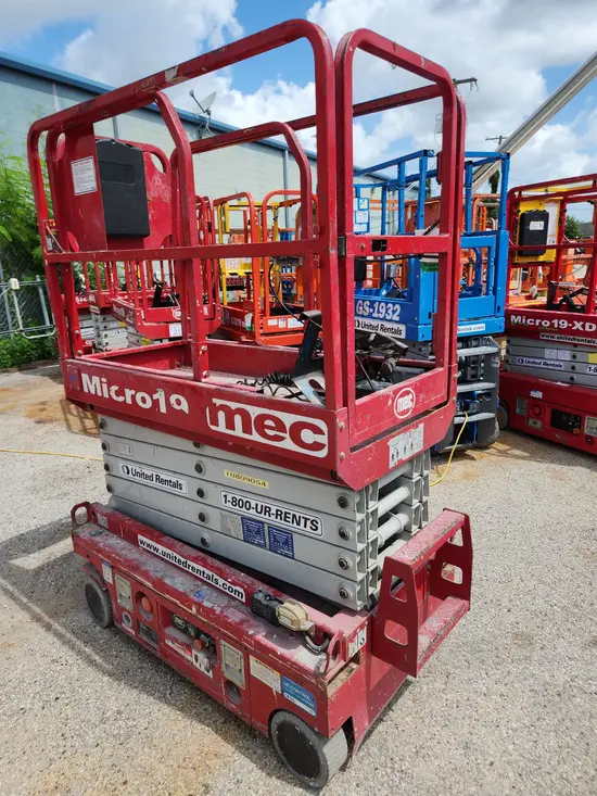2018 MEC MICRO 19 Scissor Lift