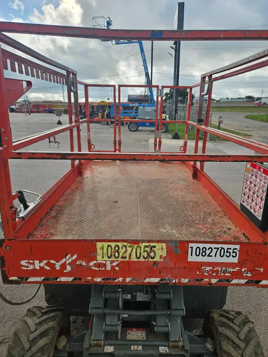 2018 Skyjack SJ6832RT Rough Terrain Scissor Lift