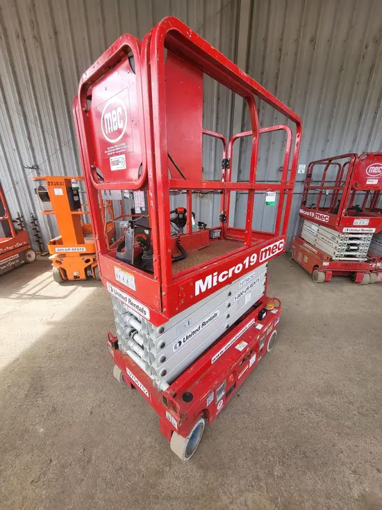 2018 MEC MICRO 19 Scissor Lift
