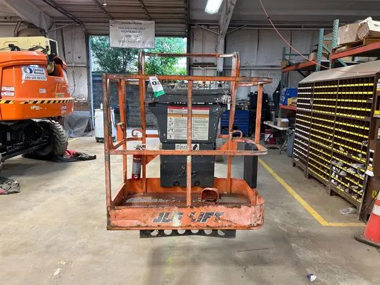 2017 JLG E400AJPN Articulating Boom Lift