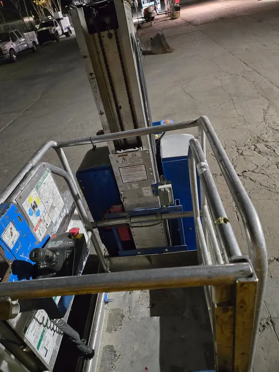 2018 Genie GR-20 Self-Propelled One-Person Lift