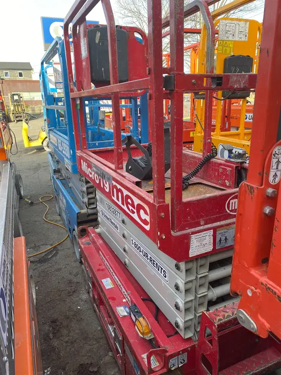 2018 MEC MICRO 19 Scissor Lift
