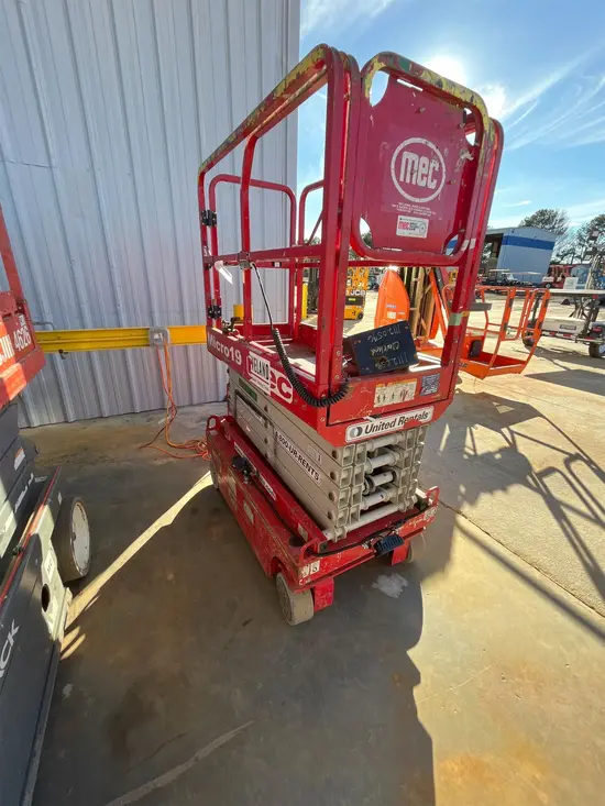 2019 MEC MICRO 19 Scissor Lift