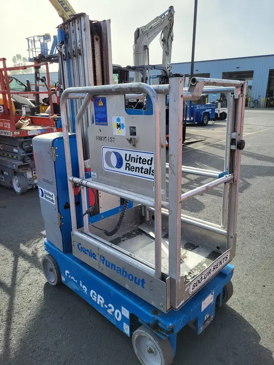 2018 Genie GR-20 Self-Propelled One-Person Lift