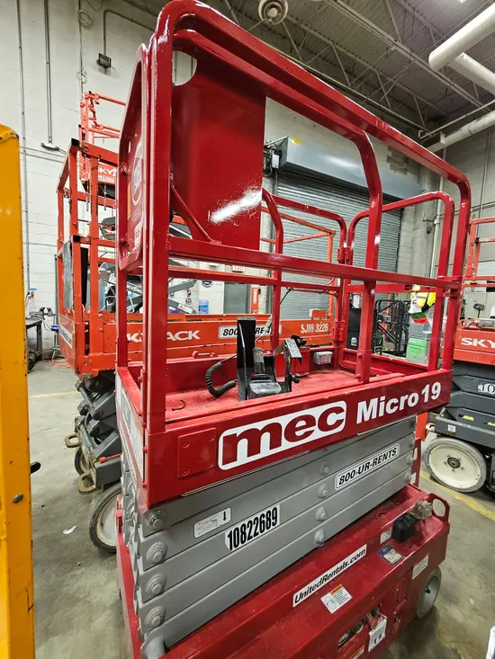 2018 MEC MICRO 19 Scissor Lift