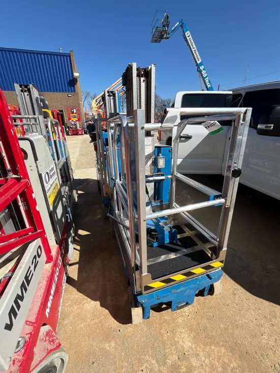 2018 Genie GR-20 Self-Propelled One-Person Lift