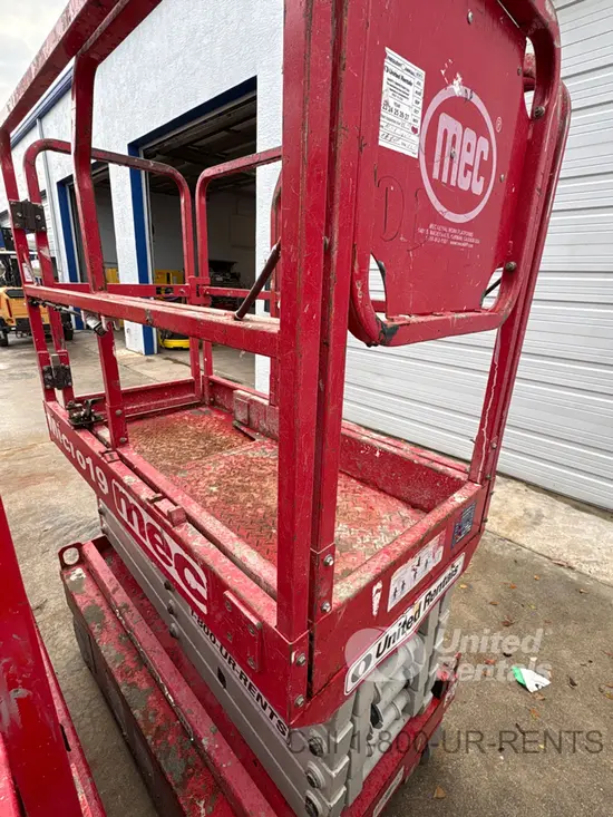 2020 MEC MICRO 19 Scissor Lift