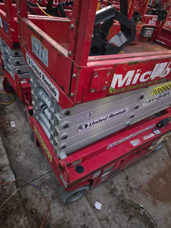 2019 MEC MICRO 19 Scissor Lift