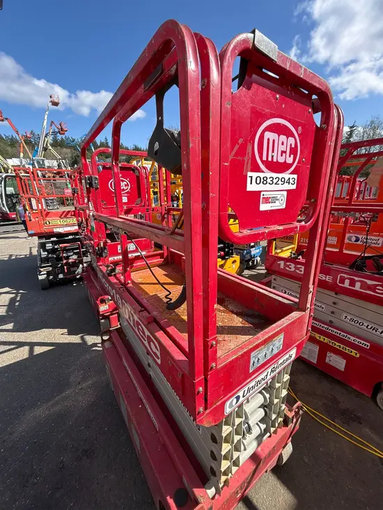 2018 MEC MICRO 19 Scissor Lift