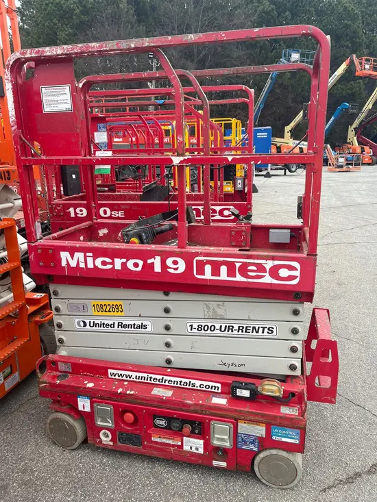 2018 MEC MICRO 19 Scissor Lift