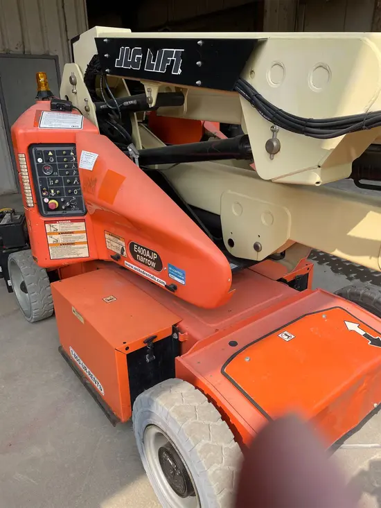 2015 JLG E400AJPN Articulating Boom Lift