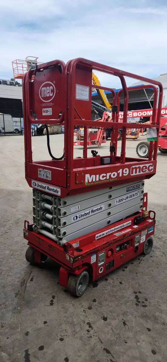 2019 MEC MICRO 19 Scissor Lift