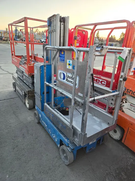 2018 Genie GR-20 Self-Propelled One-Person Lift