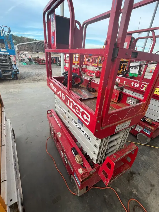 2018 MEC MICRO 19 Scissor Lift