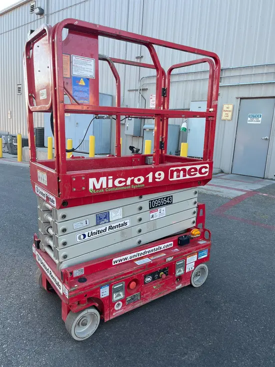 2019 MEC MICRO 19 Scissor Lift
