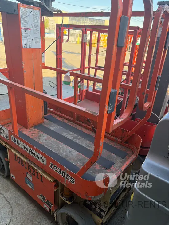 2018 JLG 1230ES Self-Propelled One-Person Lift