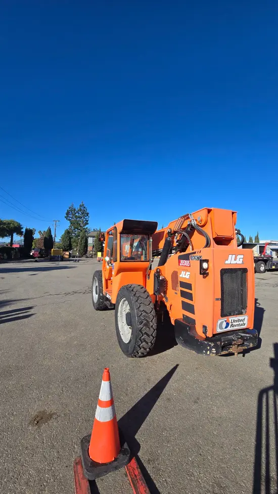 2017 SKYTRAK 6042 Forklift