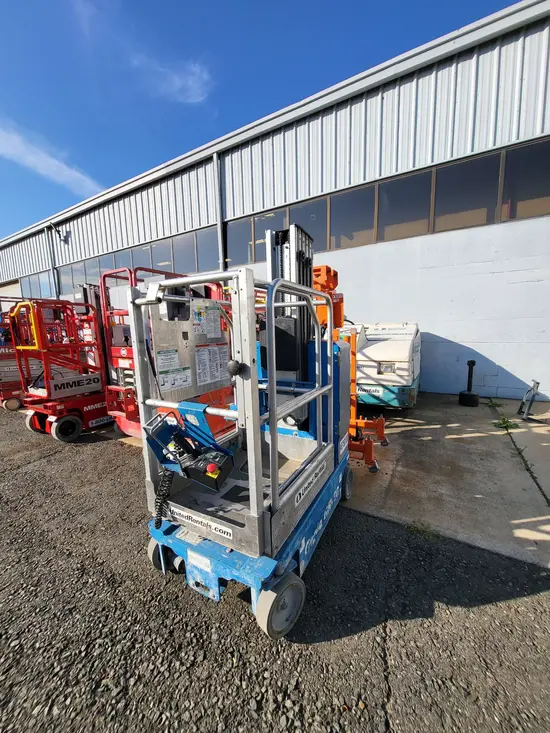 2019 Genie GR-20 Self-Propelled One-Person Lift