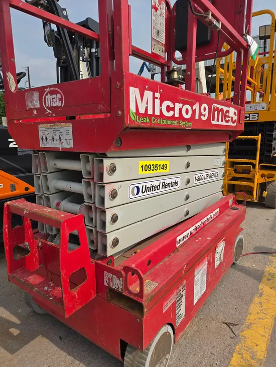 2019 MEC MICRO 19 Scissor Lift