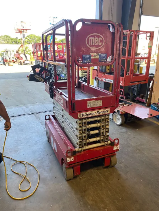 2018 MEC MICRO 19 Scissor Lift