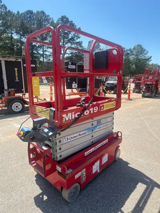 2019 MEC MICRO 19 Scissor Lift