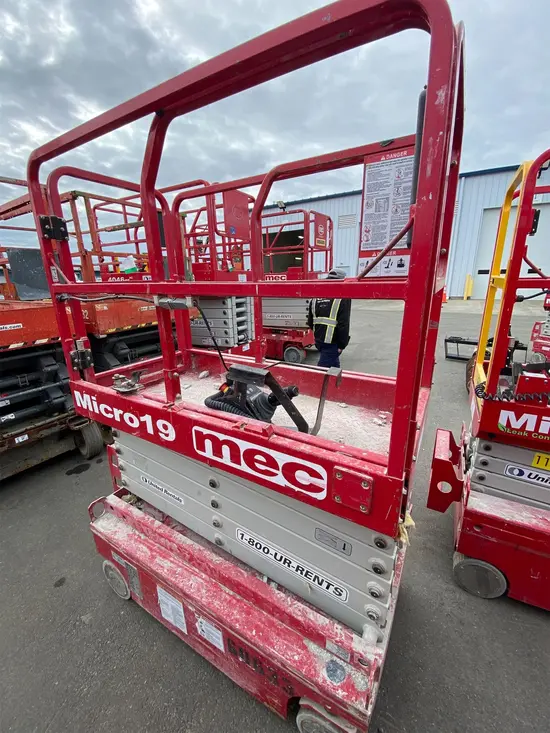 2018 MEC MICRO 19 Scissor Lift