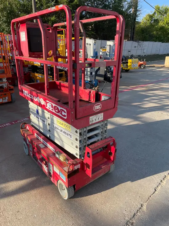 2018 MEC MICRO 19 Scissor Lift