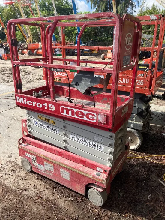 2018 MEC MICRO 19 Scissor Lift