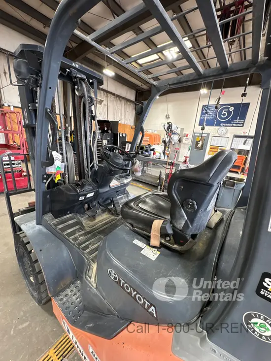 2019 Toyota 8FD35U Warehouse Forklift