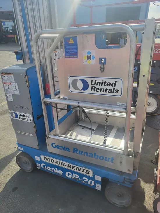 2018 Genie GR-20 Self-Propelled One-Person Lift