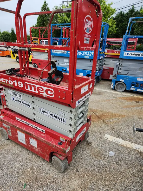 2019 MEC MICRO 19 Scissor Lift