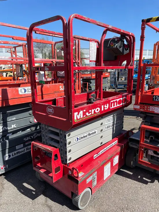 2019 MEC MICRO 19 Scissor Lift
