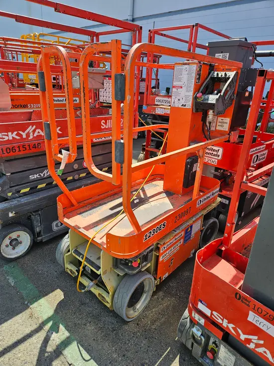 2019 JLG 1230ES Self-Propelled One-Person Lift