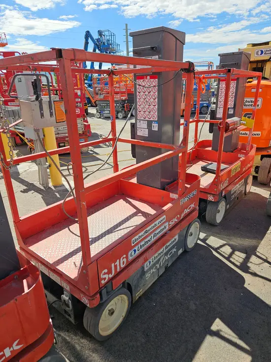 2018 Skyjack SJ16 Self-Propelled One-Person Lift