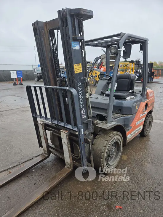 2018 Toyota 8FDU30 Warehouse Forklift