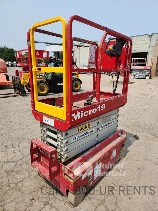 2017 MEC MICRO 19 Scissor Lift